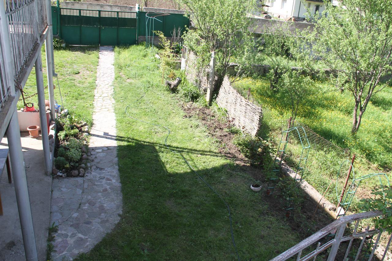 Marine'S Guest House Ananuri Екстериор снимка